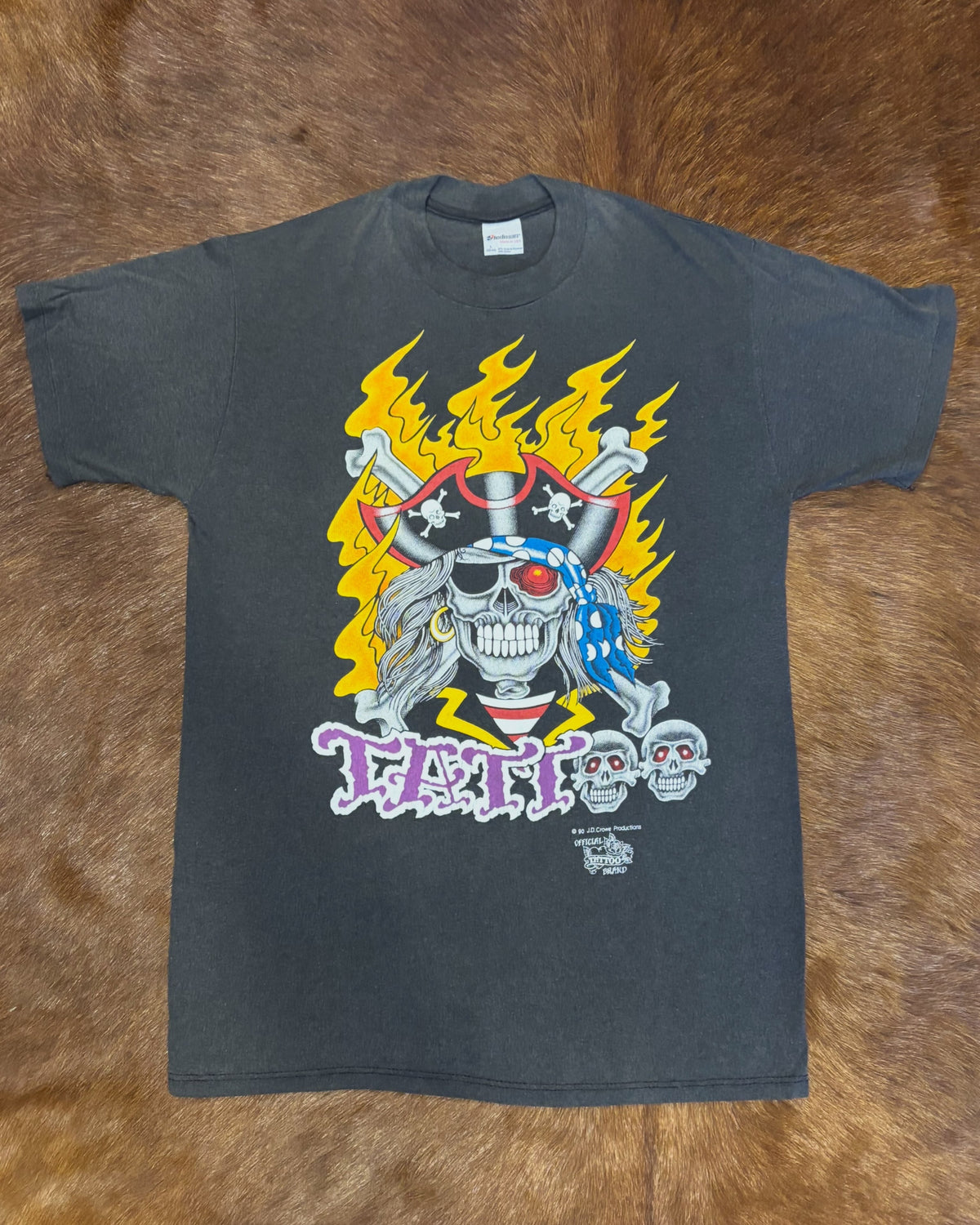 Vintage 1990 Skull & Crossbones Graphic