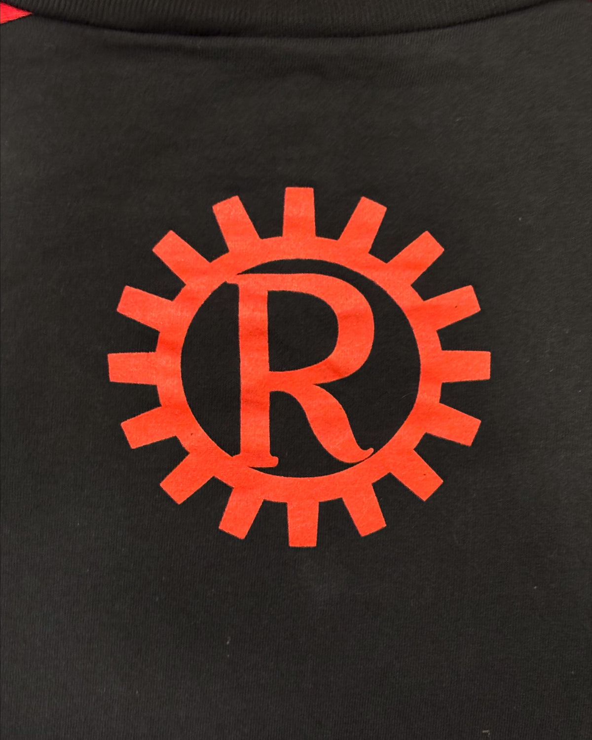 Rage Against the Machine 「Red Shoulder V-Neck Graphic」